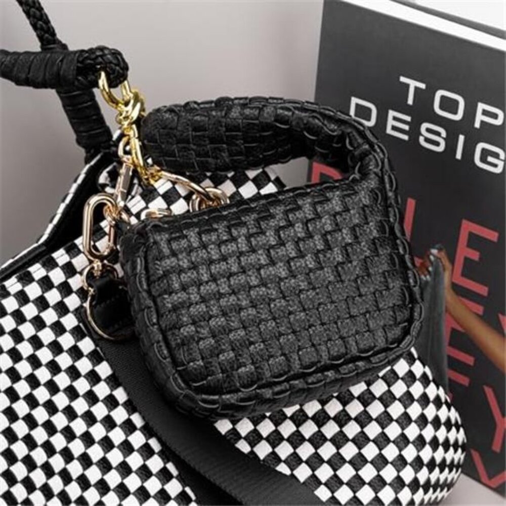 Women's Cute Mini Quilted Wristlet Gift Pouch Puffer Evening Bag - Picture 3 of 6